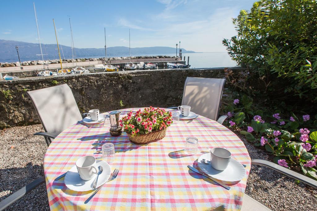 Il Batti Apartment Water Front And Private Beach Тосколано-Мадерно Экстерьер фото